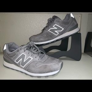 New balance tennis shoes